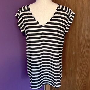 Express Satin V-Neck Short Cuff Sleeve Gramercy Tee